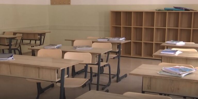 VJEN THIRRJA: Librat të ofrohen falas dhe të jenë të gatshëm mbi banka më 1 shtator