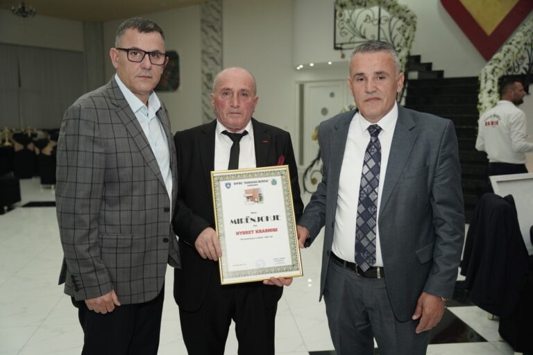 Pensionohet mësuesi Nysret Krasniqi nga Damaneku i Malishevës