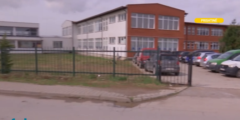 Nxënësit të rrezikuar nga rruga pa sinjalizim në shkollën “Ali Kelmendi” në Barilevë