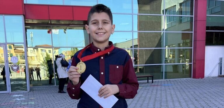 Nxënësi Noar Krasniqi nga Prishtina fiton medaljen e artë në garën IQ CHALLENGE 2025