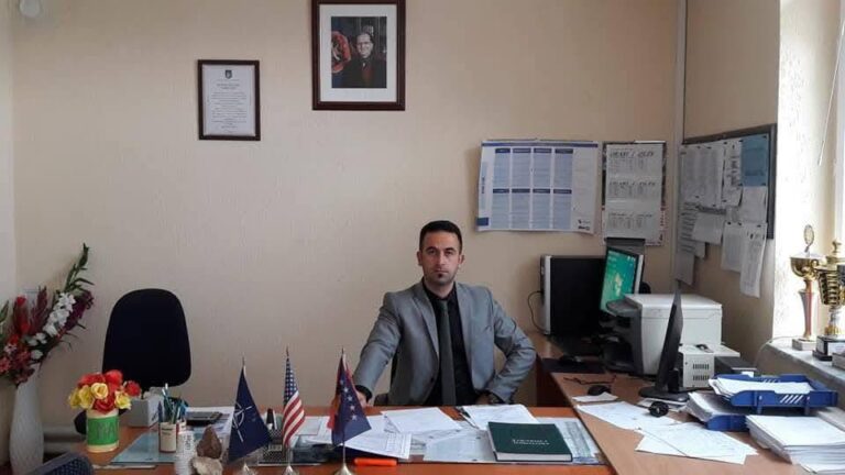 Egzon Haxhiu, rizgjedhet drejtori i shkollës “Ndre Mjeda” në Rakosh