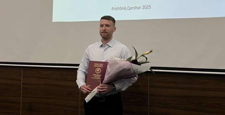 Daorson Aliu nga Ferizaj diplomon në Fakultetin e Mjekësisë