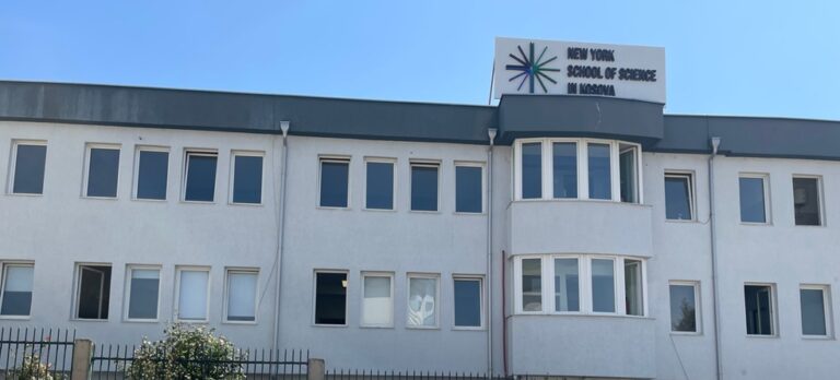 New York School of Science in Kosova hap konkurs për 6 mësimdhënës/e