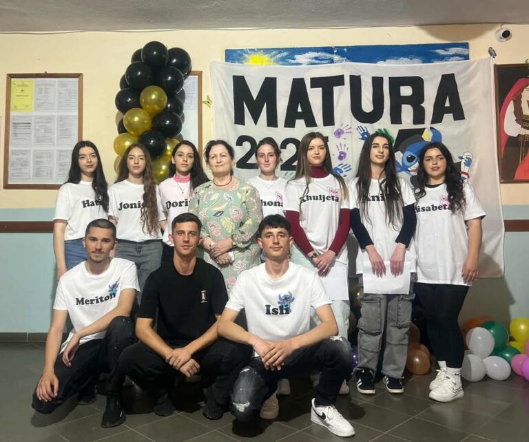 Mësuesja Bukurije Hajdarmataj dedikim për nxënësit e saj: Do ju kujtoj gjithë jetën me mall