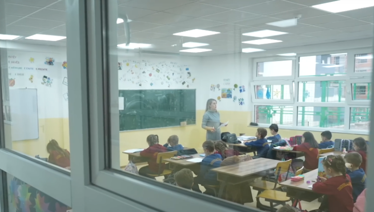 A është sërish problem blerja e librave për nxënësit? Ja ç’thonë prindërit dhe ekspertët e arsimit