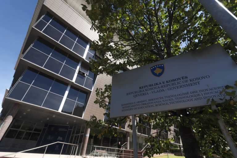 Ministria e Arsimit hap thirrjen për bursa postdoktorale deri në 10 mijë euro