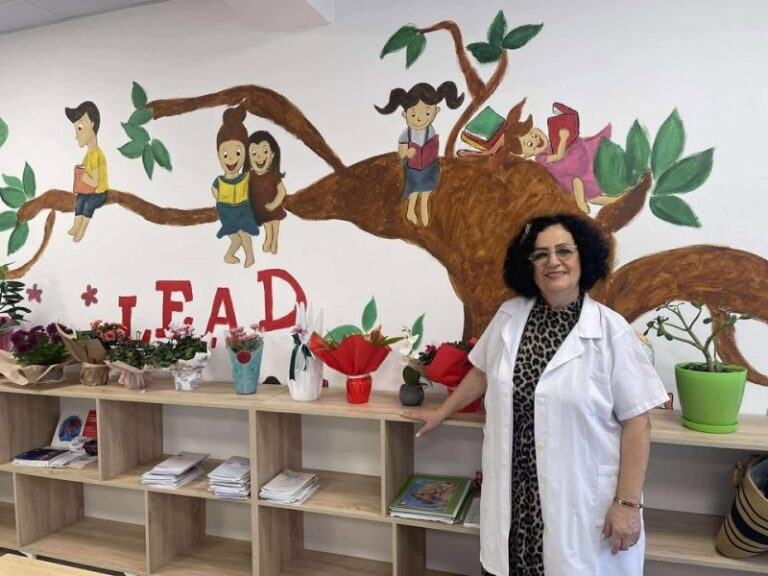 Nga Arbana Hallva: Mësuesi digjital, udhërrëfyes apo nxënës në një botë të re?