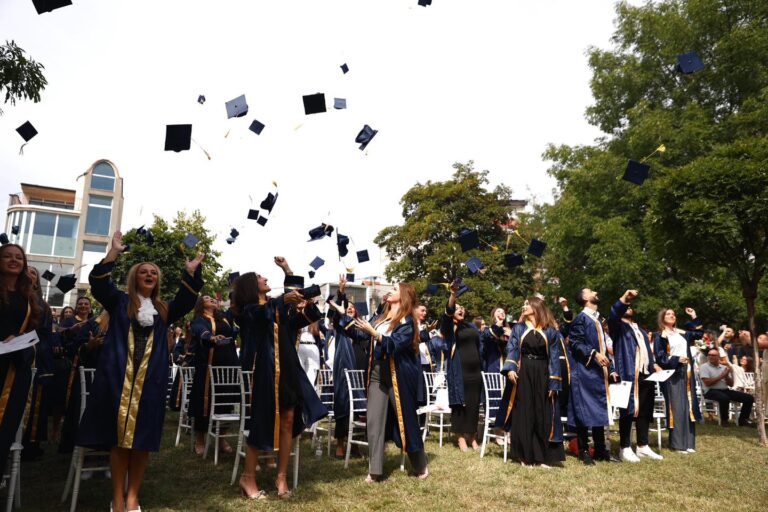 Diplomojnë 150 studentë të Universitetit “Kadri Zeka” në Gjilan