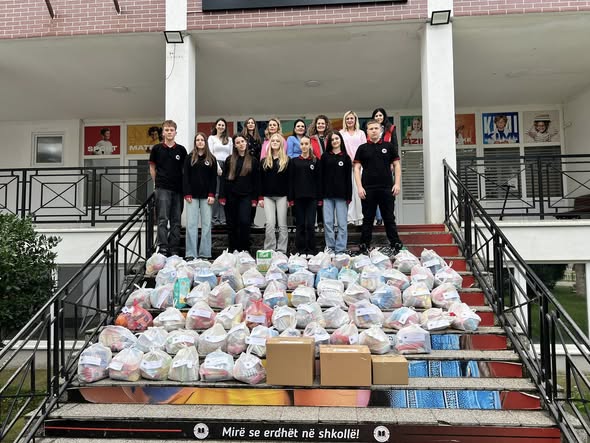 Nxënësit e shkollës “Yll Morina” në Gjakovë zhvillojnë aksion humanitar - mbledhin ushqime 3 572123140 1575076533449330 1800466404213893934 n