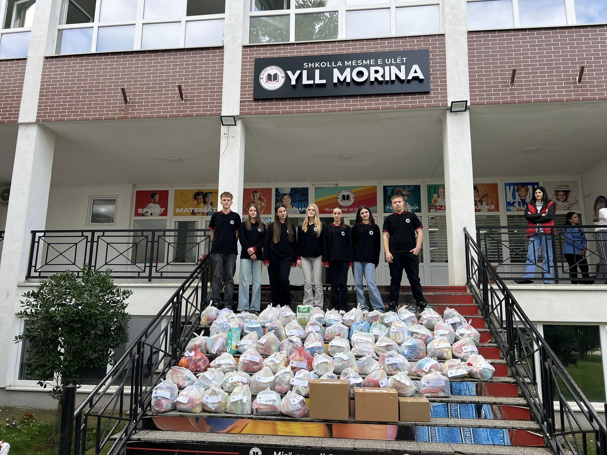 Nxënësit e shkollës “Yll Morina” në Gjakovë zhvillojnë aksion humanitar - mbledhin ushqime 4 573371098 1575076623449321 1921520117270964759 n