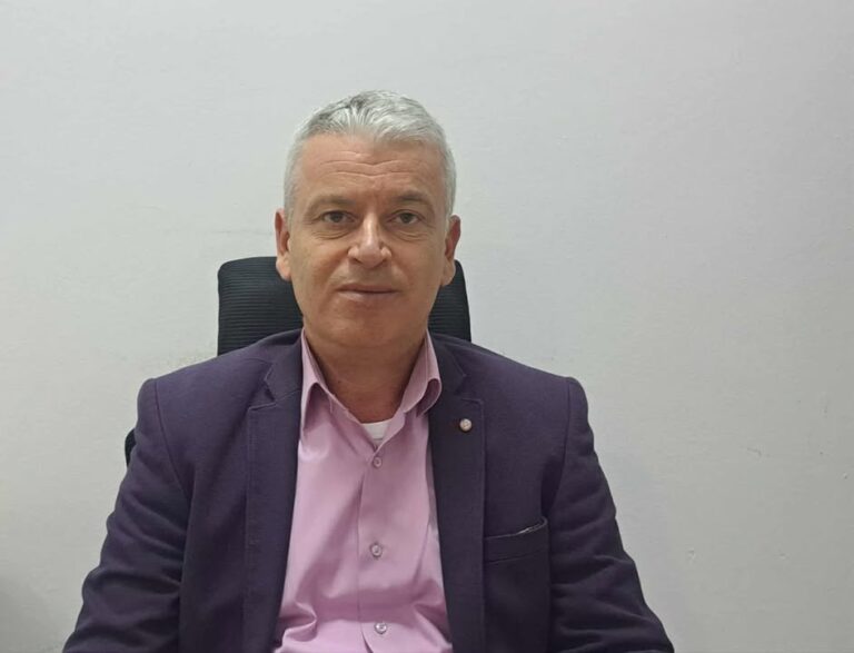 Nga Fiqiri Çifliku: Pas viteve ’90, disa i blenë diplomat, titujt, gradat