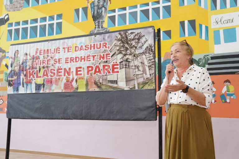 Pensionohet Drita Kallaba, pedagoge e shkollës “Selami Hallaçi” në Gjilan