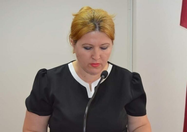 Ermira Ymeraj: ‘Nese nji shoqni nënvlerëson mësuesin, në t’vertetë ka nisë me harru vetvetën’