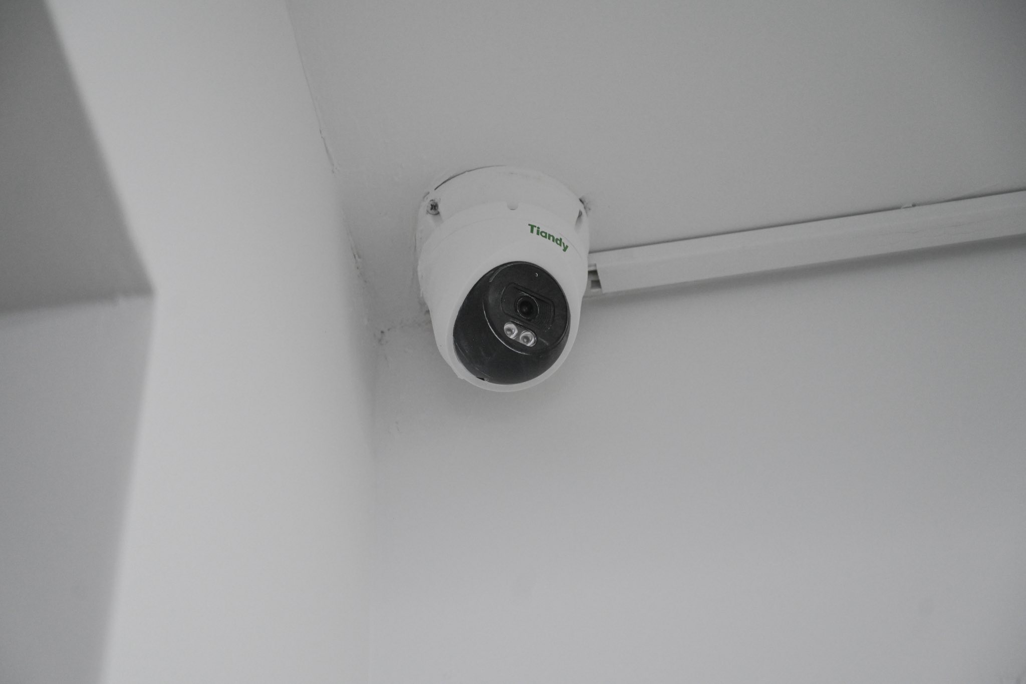 Shkollat e Kamenicës pajisen me kamera dhe sistem të evidentimit të vijueshmërisë së nxënësve 4 kamera