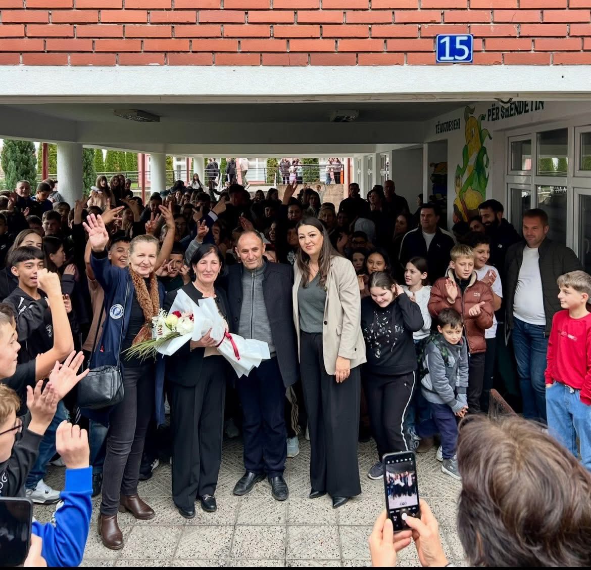 Pensionohet mësimdhënësja Xheve Berisha nga Istogu 5 1 1