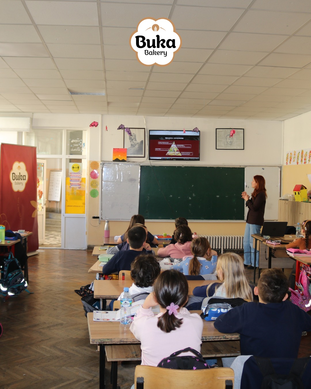 "Dije dhe ëmbëlsi" nga BUKA Bakery: Edukim mbi ushqimin dhe donuts falas për nxënësit e ‘Hasan Prishtinës’ 8 3 3