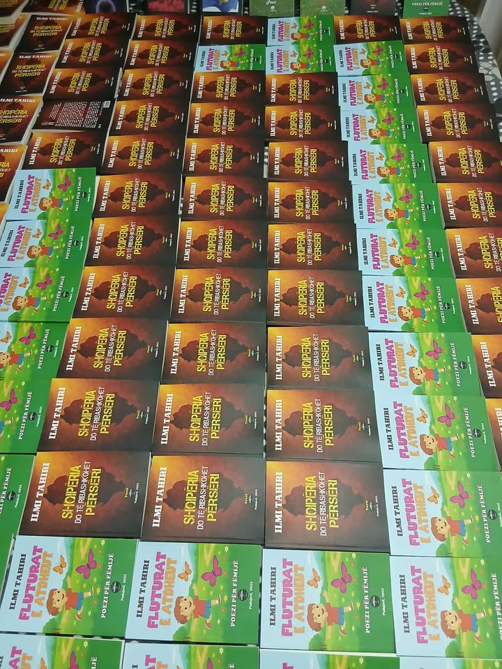 Poeti Ilmi Tahiri boton dy libra të rinj: “Shqipëria do të ribashkohet përsëri” dhe “Fluturat e atdheut” 3 582282749 1188535226711028 8447896194685753209 n