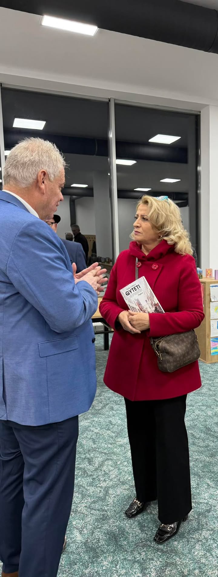 Ish-mësimdhënësi Shaip Ademaj boton librin e tij të ri "Qyteti" 10 582399928 1573487480451340 643307442508424638 n