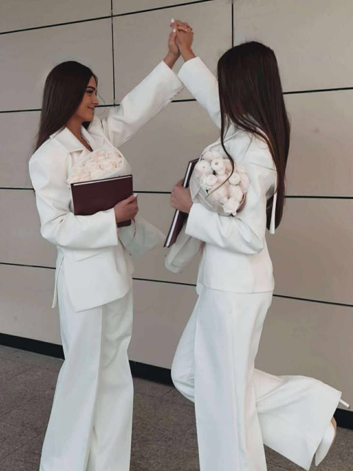 Dy motra nga Ferizaj, Bleona dhe Blearta Ukshini diplomojnë me sukses në Mjekësi 3 582413221 820470394121338 449876281902577696 n