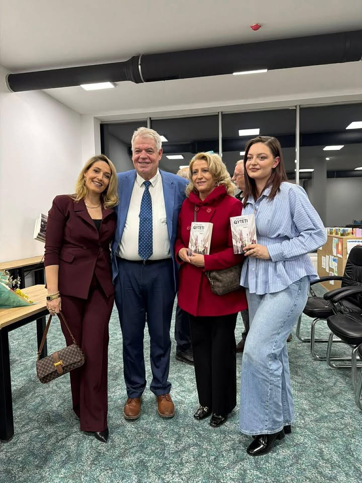 Ish-mësimdhënësi Shaip Ademaj boton librin e tij të ri "Qyteti" 6 583298914 1551406769378797 4421432019107812416 n