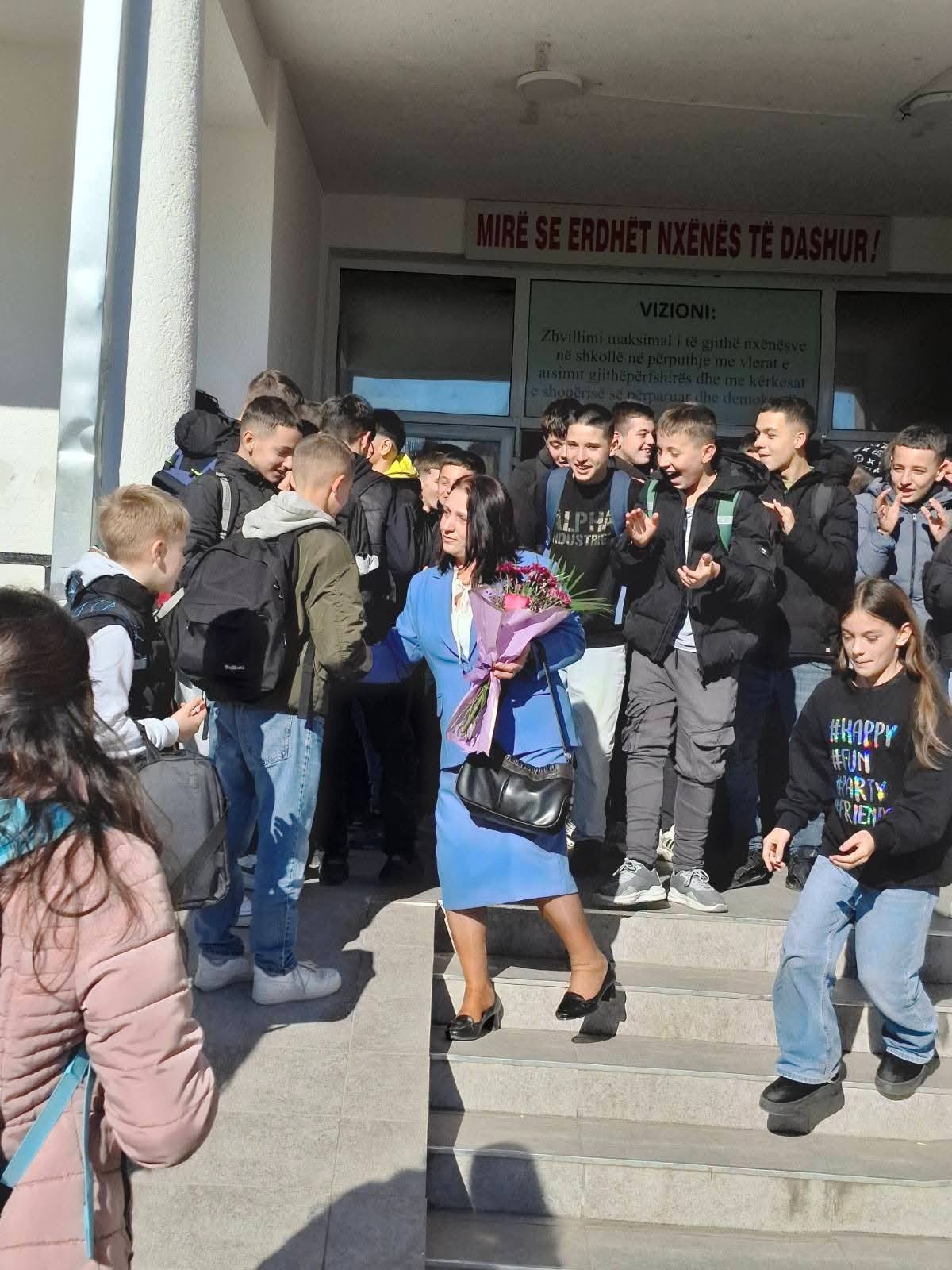 Pensionohet arsimtarja Azize Hasani nga Mitrovica 5 583327865 1469650321828894 6114860640206180385 n