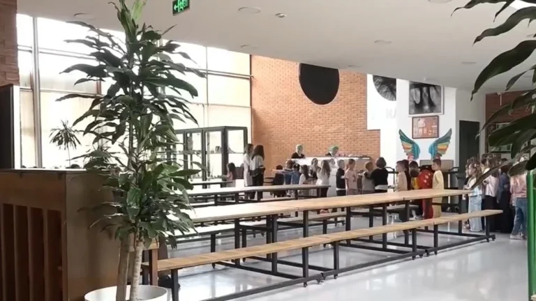 Lajmi më i ri: Ushqimi në shkollat në Prishtinë pranë ndërprerjes
