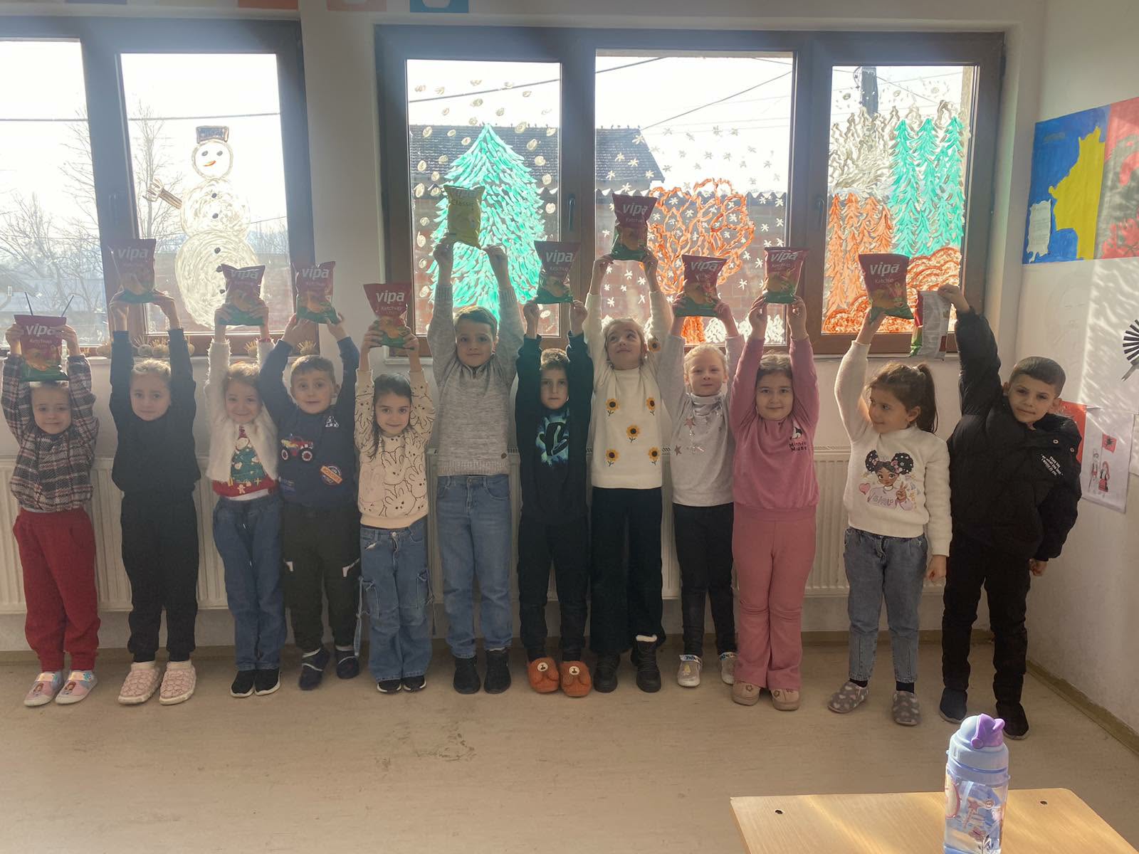 Vipa Chips gëzon për fundvit nxënësit e shkollës “Osman Rama” në Çabër të Zubin Potokut 12 1 3