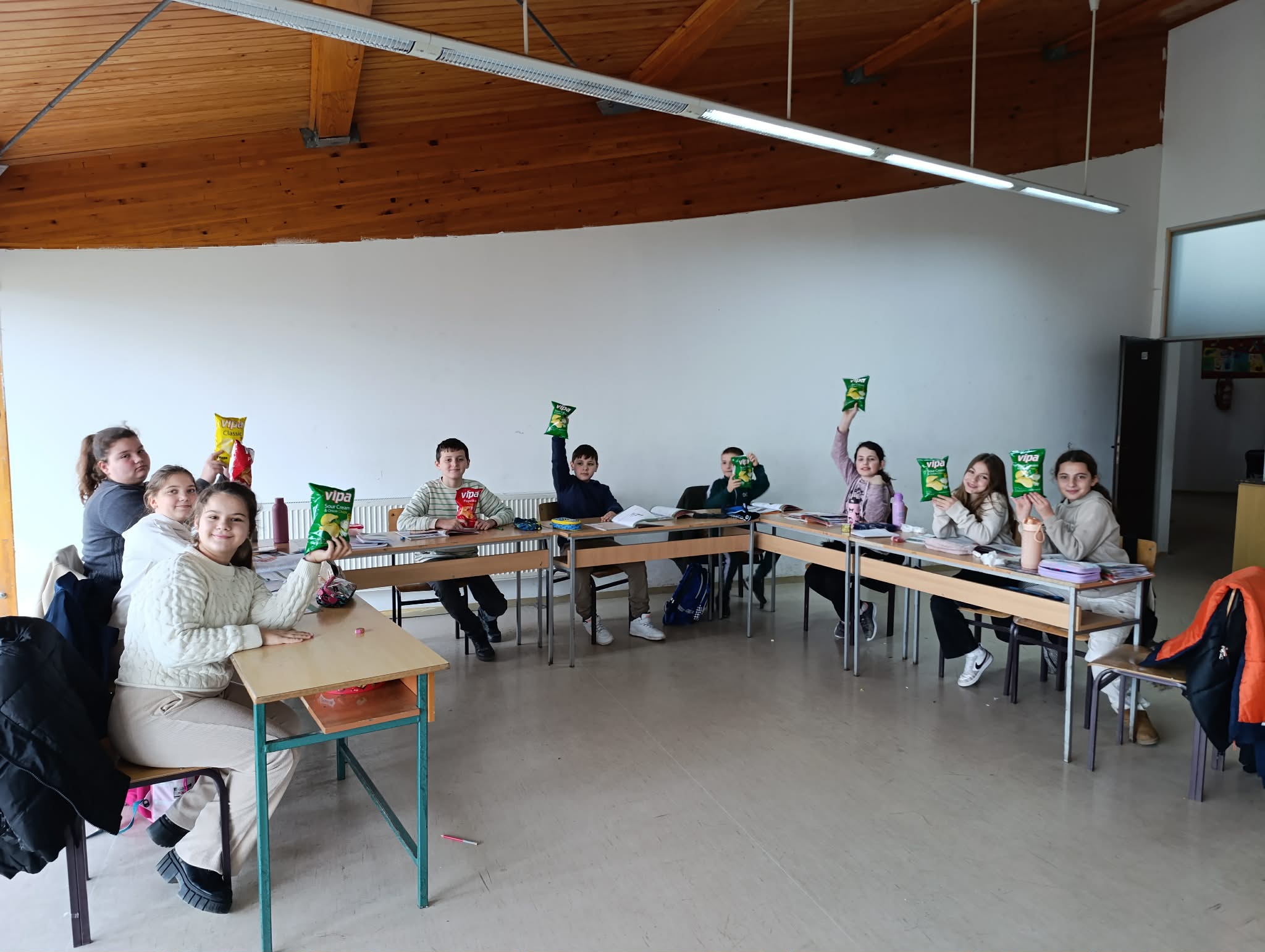 Vipa Chips gëzon për fundvit nxënësit e shkollës “Osman Rama” në Çabër të Zubin Potokut 10 3 1