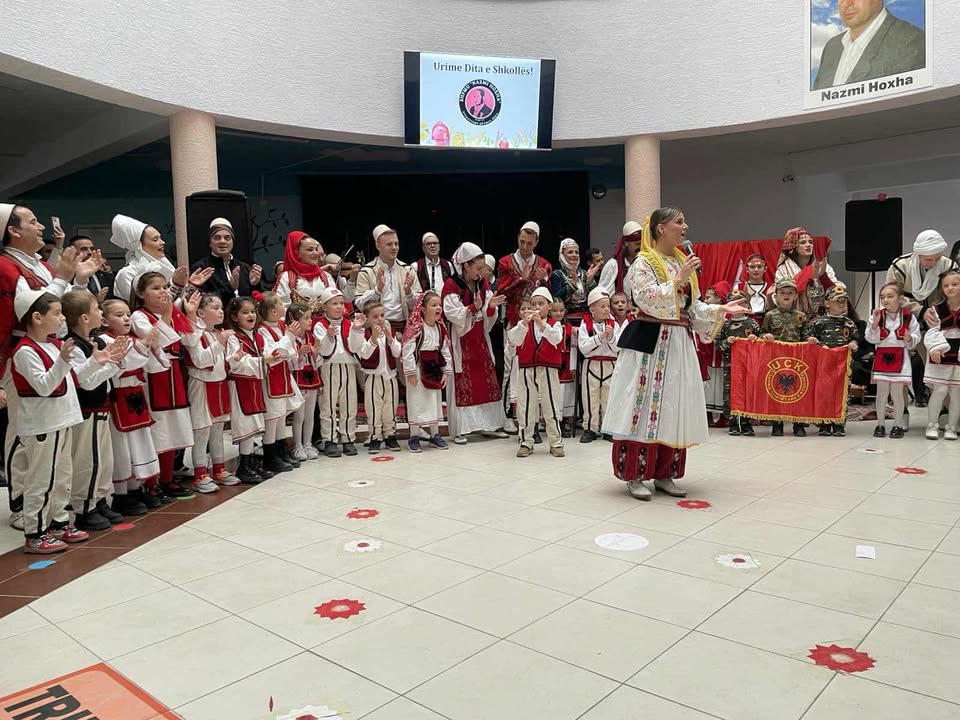 Shkolla “Nazmi Hoxha” në Gjilan shënon Ditën e Shkollës me një program të pasur kulturor 6 3