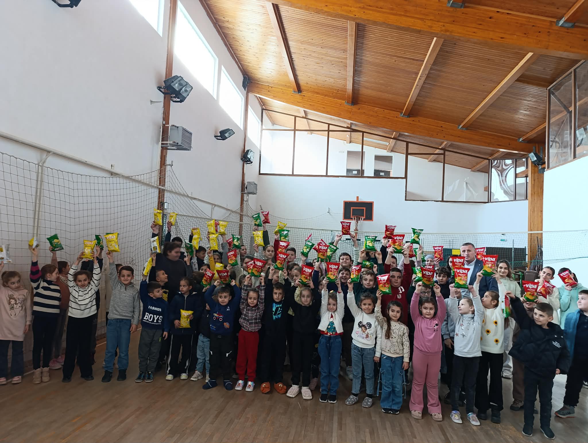 Vipa Chips gëzon për fundvit nxënësit e shkollës “Osman Rama” në Çabër të Zubin Potokut 8 5