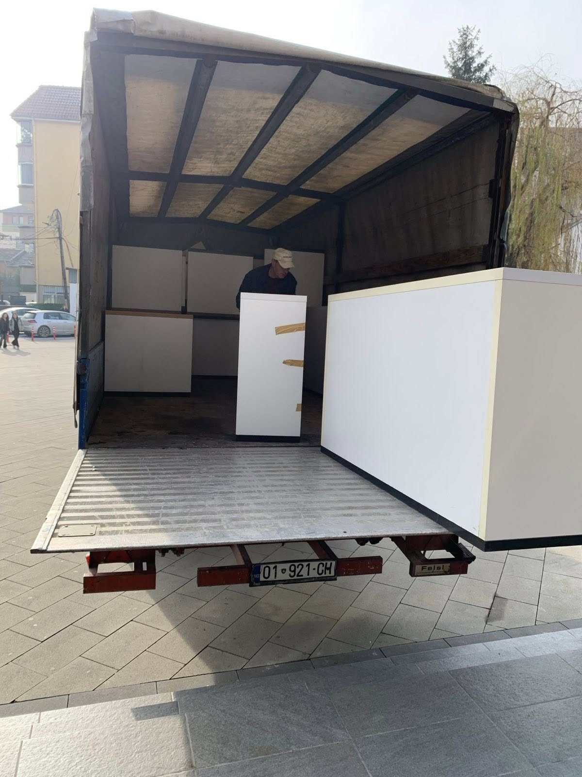 Shkolla “Emin Duraku” në Prishtinë përfiton inventar modern arsimor nga Banka Raiffeisen 4 600366514 1197626702329052 6469207549202633914 n