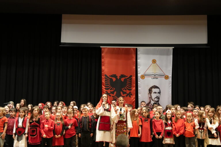 Vaxhid Sejdiu: Shkollat shqipe në Zvicër janë shembull i gjallë i dashurisë së pashuar për atdheun 5 b387b332 ddbe 41a8 b09f 621e04663562 768x512 1