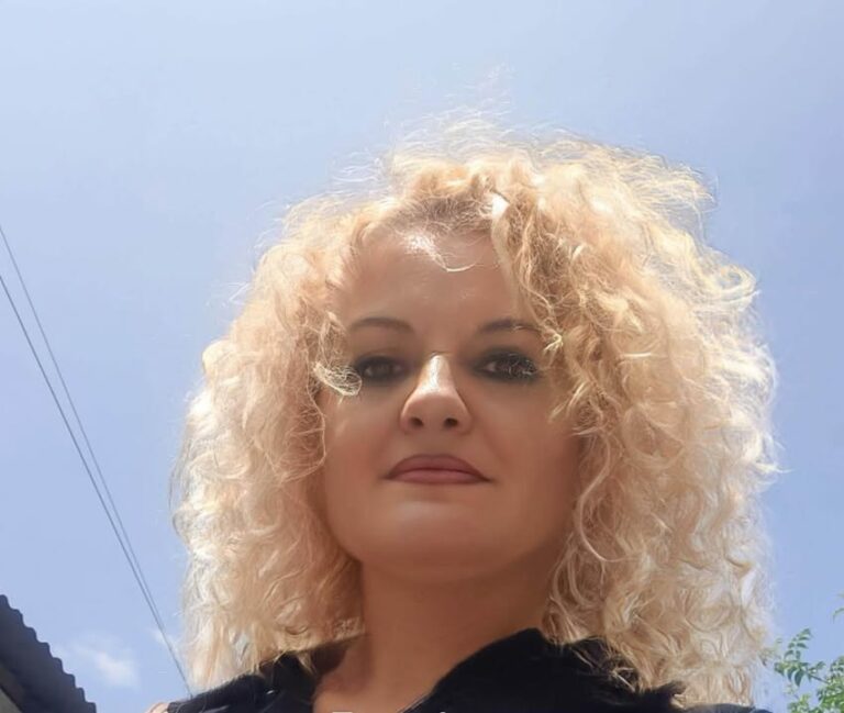 Mësuesja Manushaqe Hoxha Laçi: Viti 2026 le të sjellë shëndet, forcë dhe suksese për komunitetin arsimor