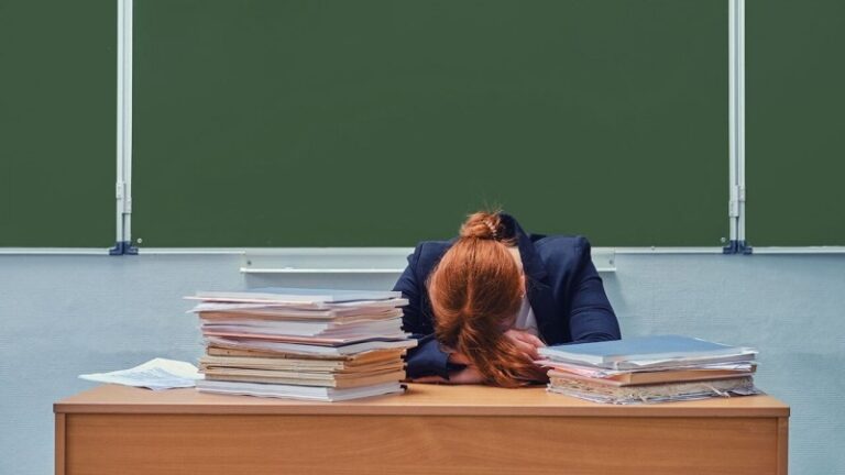 “Mësuesit e harruar: Paga e 12 muajve që s’mjafton”