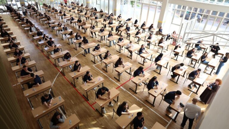 Matura shtetërore: Publikohen testet model të katër provimeve