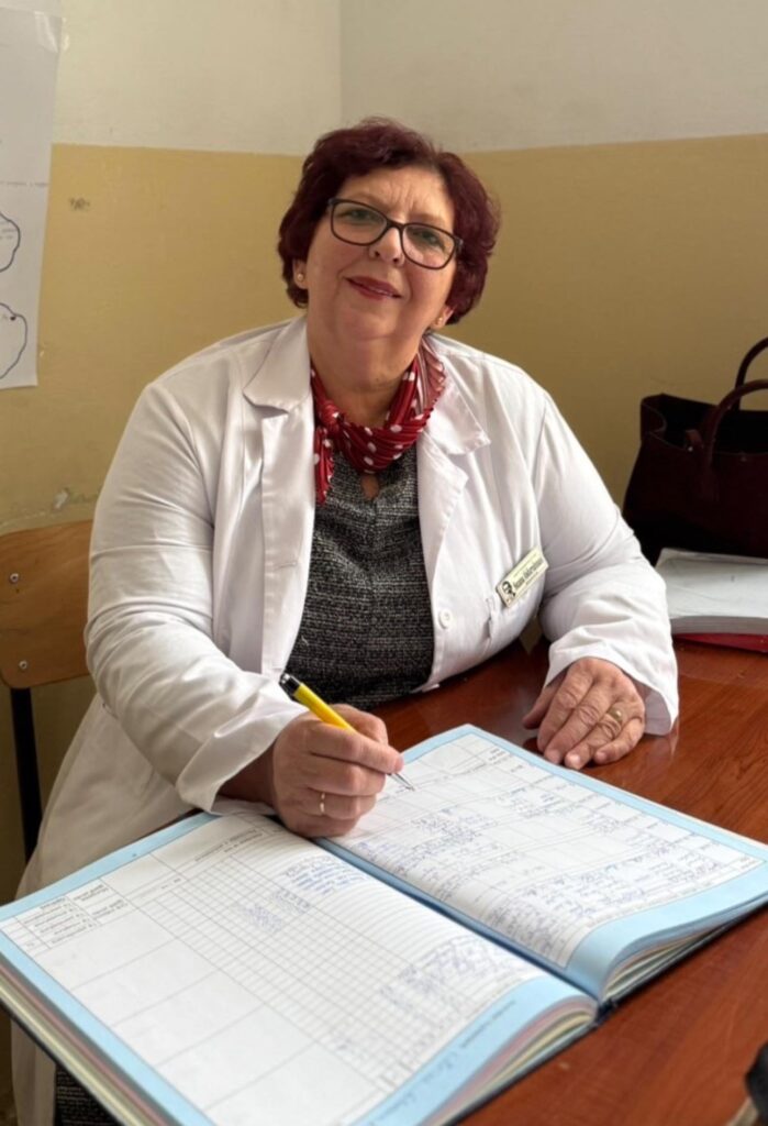 Profesoresha Suzana Abdurrahmani zgjidhet mësuesja e vitit në shkollën "Hasan Prishtina", në Mitrovicë 2 suzana