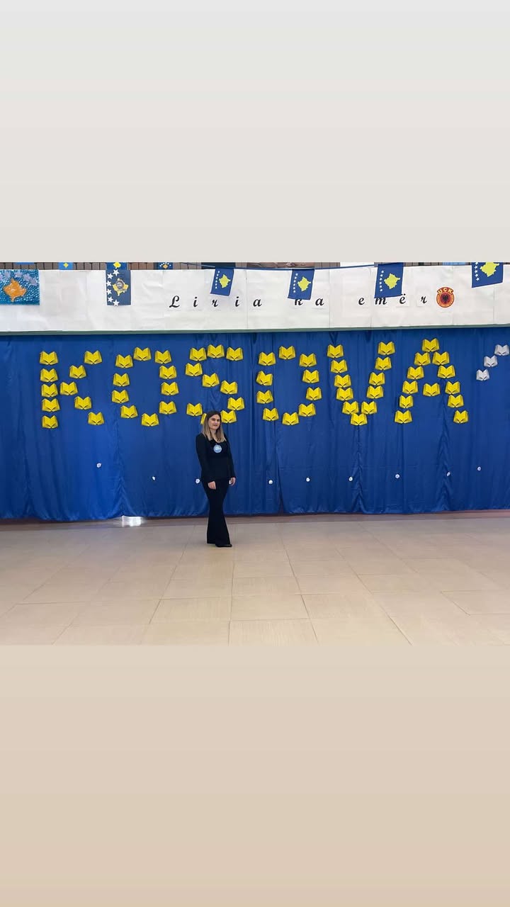 Mësuesja Qëndresa Kluna: 17 Shkurti, një simbol i përhershëm i krenarisë 2 628076121 1398152954810295 4393320417085780391 n