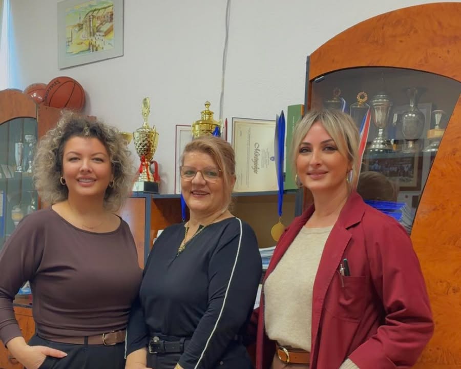 Violeta Kameri zgjidhet mësuese e dalluar në shkollën "Mazllum Këpuska" në Gjakovë 2 631092805 867958119398083 4019780044023587260 n