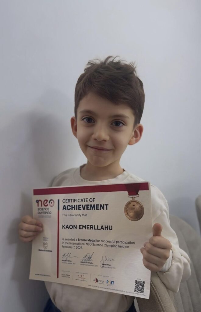 Kaon Emërllahu do ta përfaqësojë Kosovën në SHBA në fushën e shkencave natyrore 2 637684110 937920818811465 7471097211691088 n