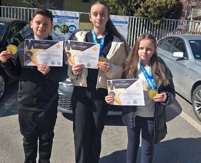 Motrat dhe vëllau nga Semetishti kualifikohen në garën ndërkombëtare të matematikës në Azerbajxhan 2 641348567 25962312876729140 1017520391244325825 n