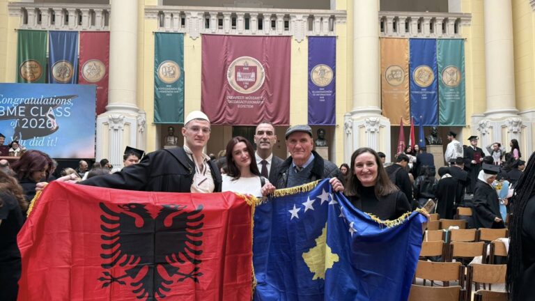 Klevis Imeri diplomon në drejtimin Inxhinieri e Shkencave Kompjuterike të Universitetin e Budapestit