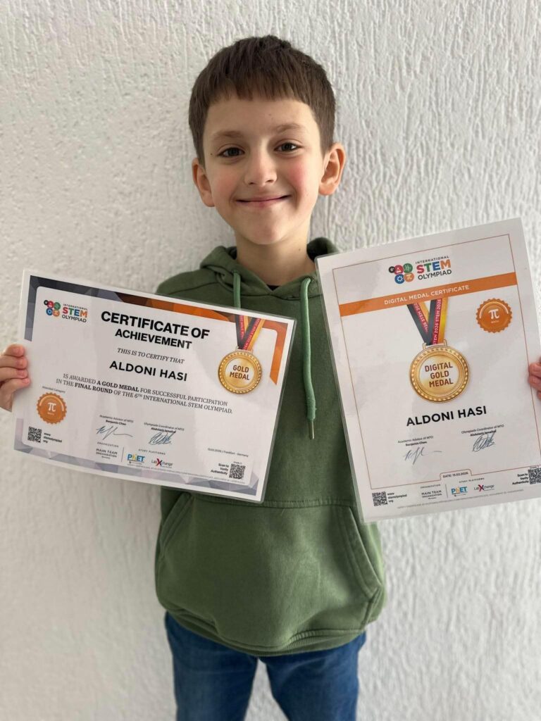 Aldoni Hasi nga Drenasi shkëlqen sërish, medalje e artë në nivel botëror në Matematikë në Romë 2 643378984 1509097324552096 8493106998720613881 n 1