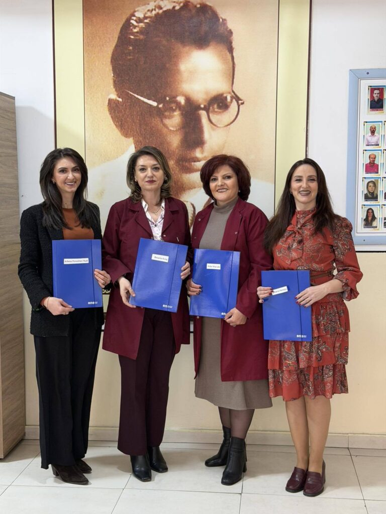 Katër mësueseve të shkollës "Zekerie Rexha" në Gjakovë u përtëritën licencat e karrierës 2 44