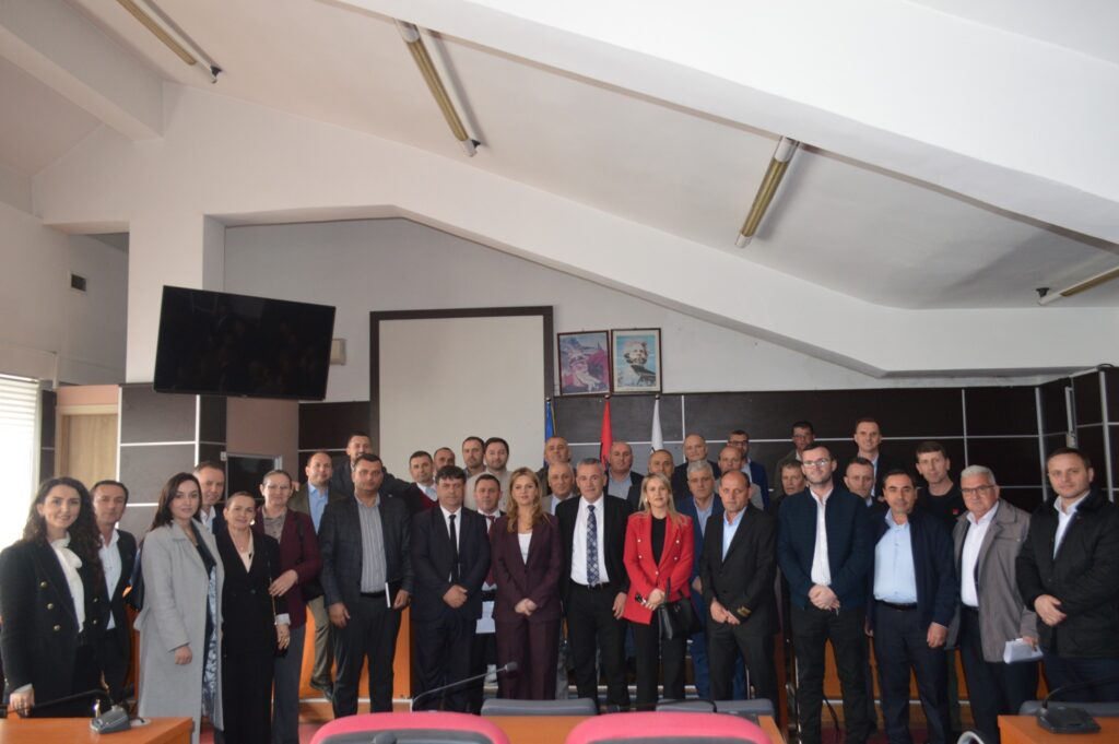 Drejtoresha e Arsimit takon drejtorët e shkollave në Malishevë 2 645942145 1541138637753400 7083324494794193887 n