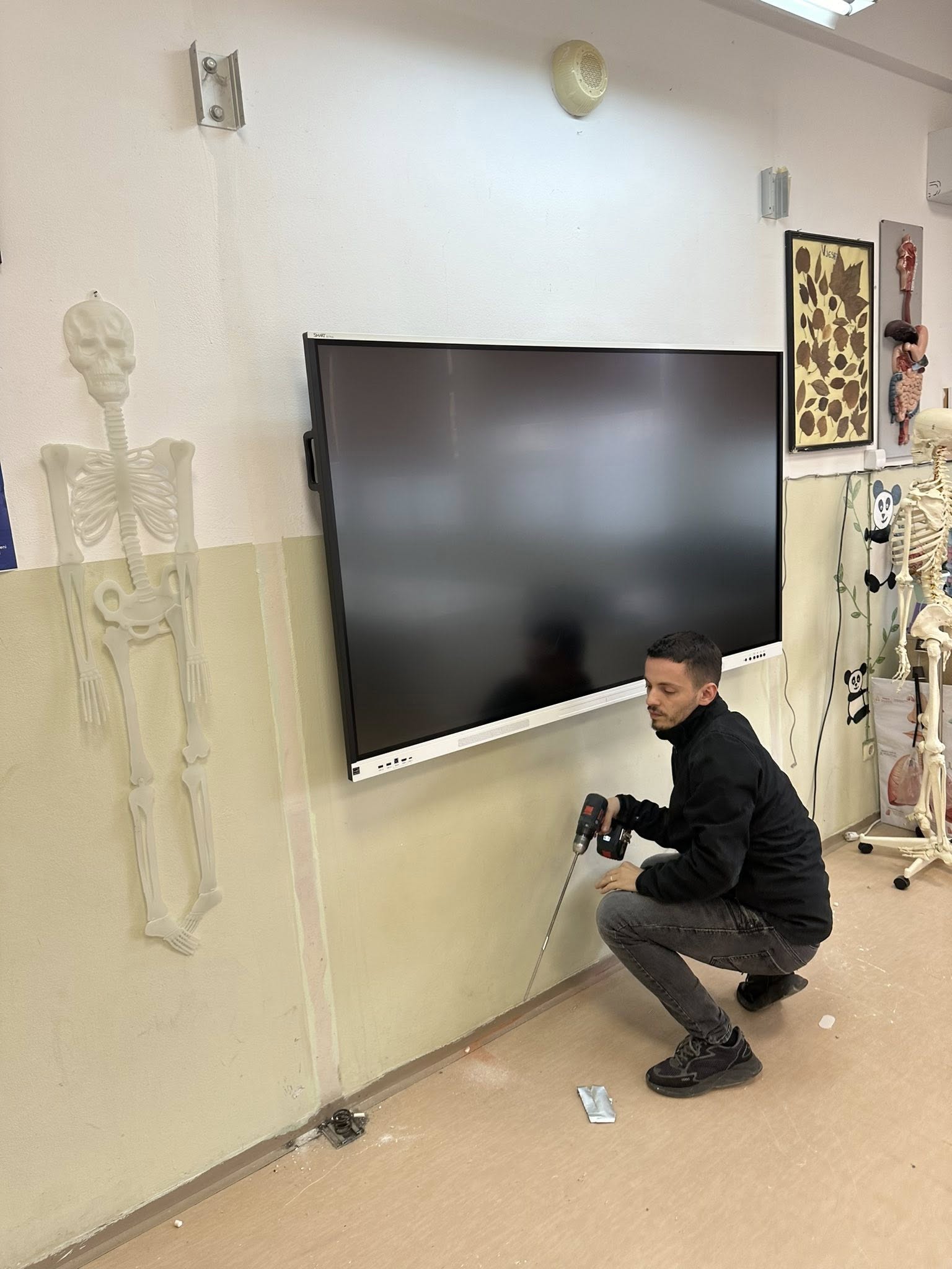 Shkolla “Emin Duraku”, në Prishtinë rrit cilësinë në mësim - vendoset teknologji e avancuar në klasa 2 653710808 1269247408500314 6752319059970373637 n