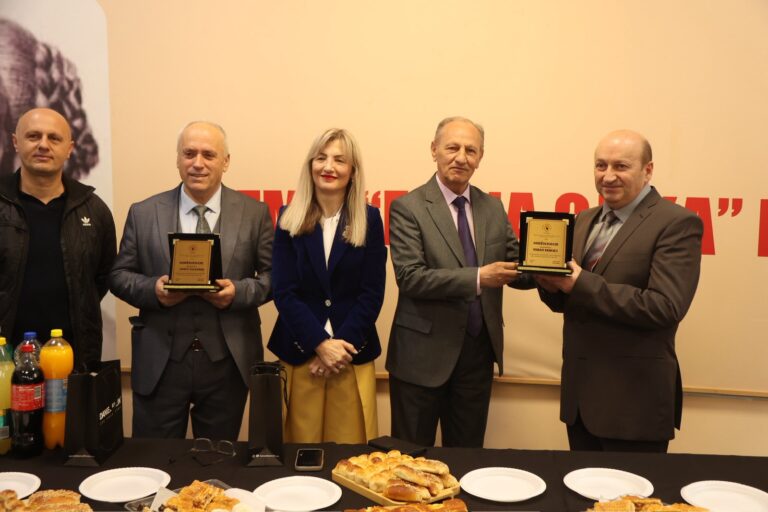 Pensionohen mësimdhënësit Osman Rrmoku dhe Januz Krasniqi