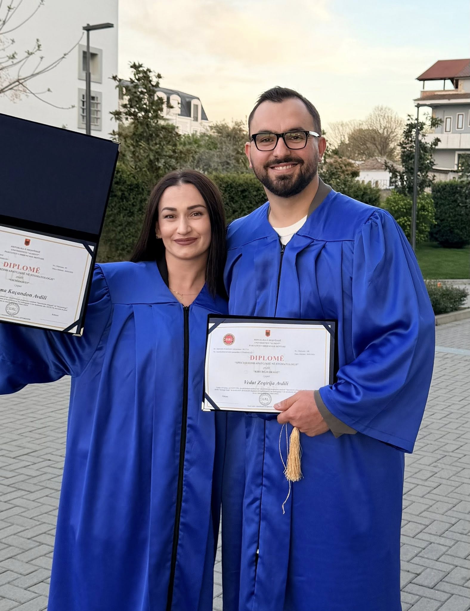 Çifti nga Gjilani specializon njëkohësisht - sukses i përbashkët në mjekësinë orale 5 667833568 26753860657585604 1434953167646158211 n 1
