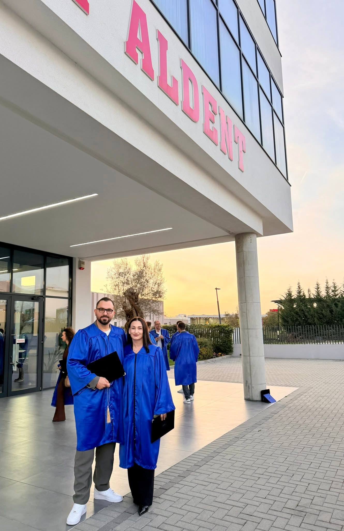 Çifti nga Gjilani specializon njëkohësisht - sukses i përbashkët në mjekësinë orale 8 672685892 1495415542596307 4778309397235124827 n