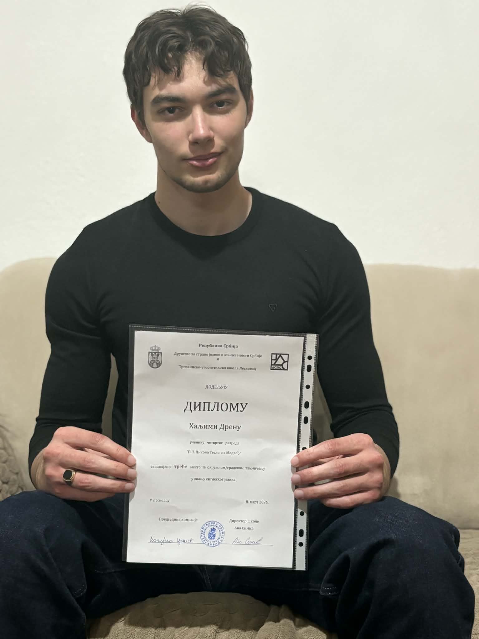 Nxënësi Dren Halimi përfundon dy vite shkollore në një vit dhe kualifikohet për garat republikane në Beograd 2