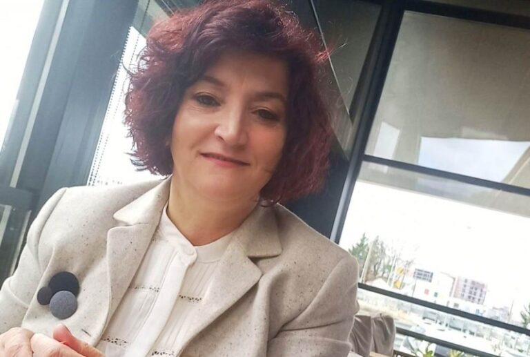 Nga Raimonda Sino: Ditari im “i pashkruar” – për sfidat dhe buzëqeshjet që na mbushin ditën